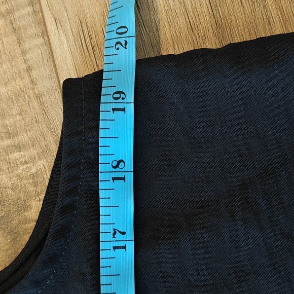 NWT Black sleeveless blouse - Picture 3 of 5
